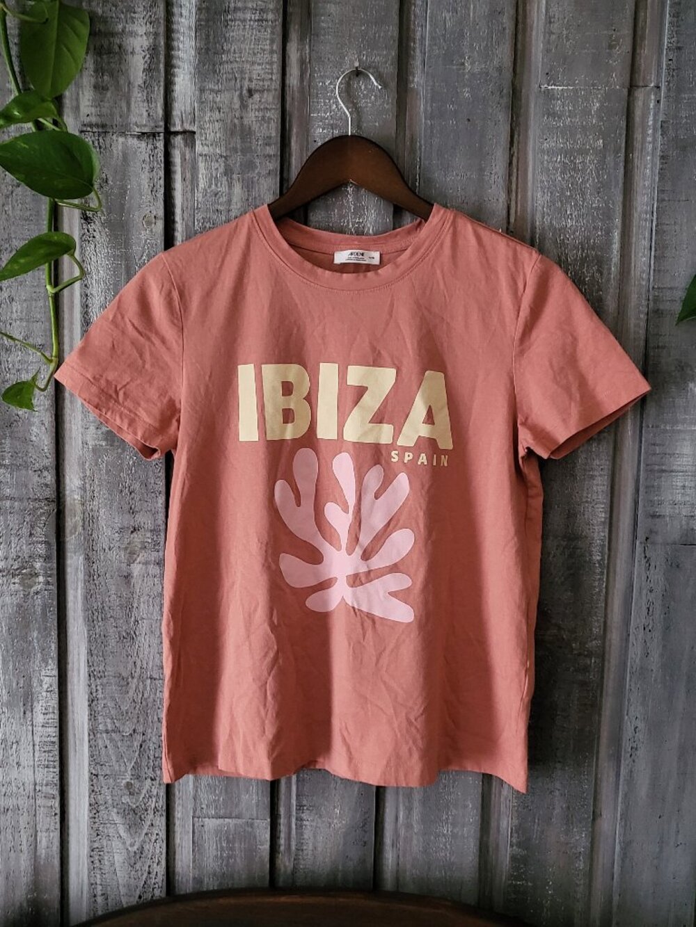 Graphic T-Shirt Pink Coral Size M Beach Aesthetic Tee